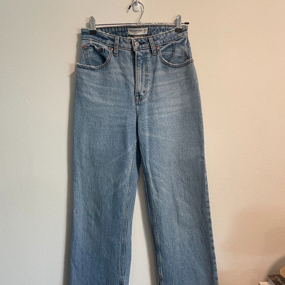 Abercrombie & Fitch Curve Love 90's High Rise Relaxed Jean